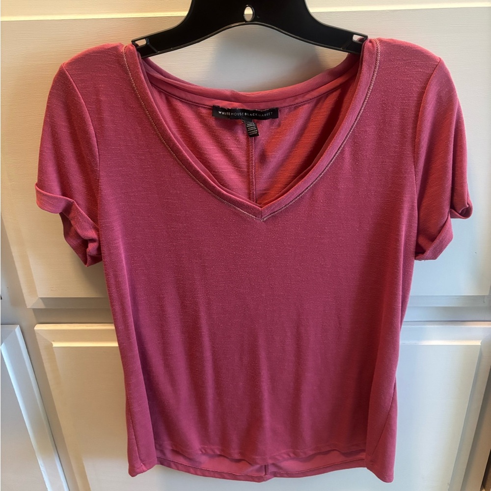 EUC White House Black Market Red Fitted V-Neck Tee